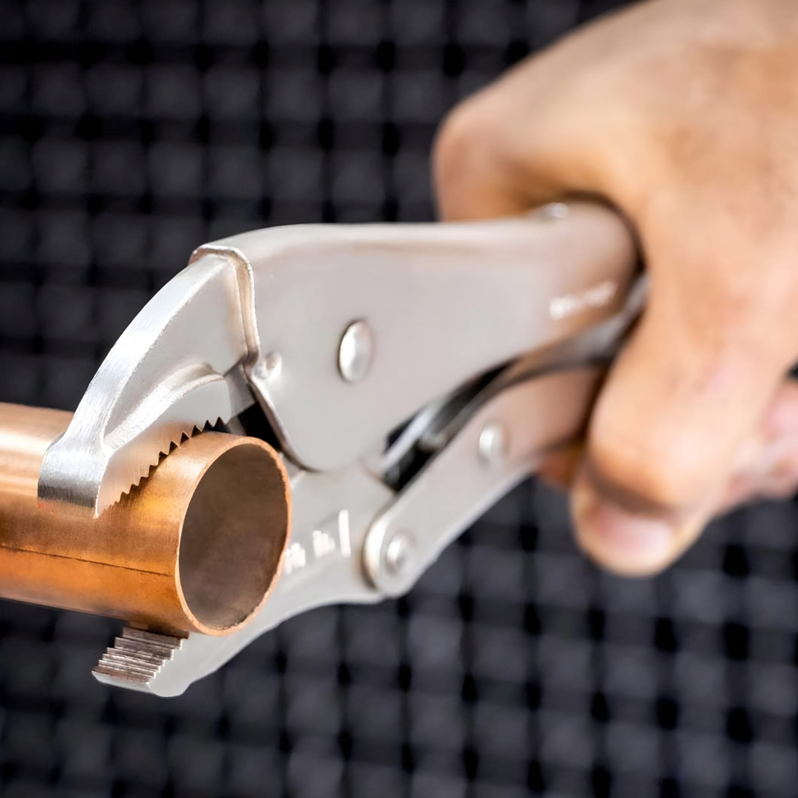 خرید انبر قفلی طرح آمریکایی ایران پتک HB1010 | تخفیف ویژه برای تعمیرات صنعتی انبر قفلی طرح آمریکایی ایران پتک مدل HB1010 - فکهای سختکاری شده برای بازکردن پیچهای فرسوده با تخفیف ویژه