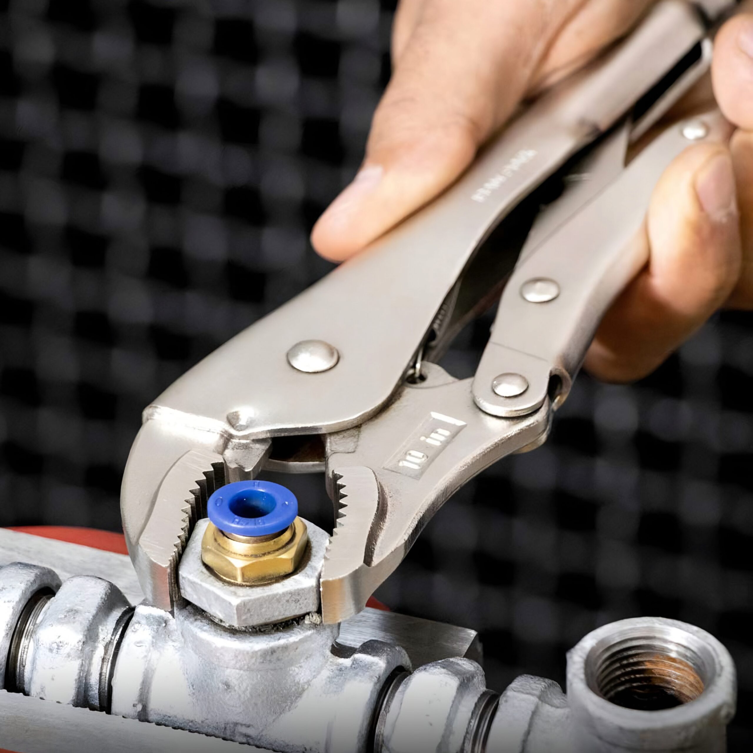 خرید انبر قفلی طرح آمریکایی ایران پتک HB1010 | تخفیف ویژه برای تعمیرات صنعتی انبر قفلی طرح آمریکایی ایران پتک مدل HB1010 - فکهای سختکاری شده برای بازکردن پیچهای فرسوده با تخفیف ویژه